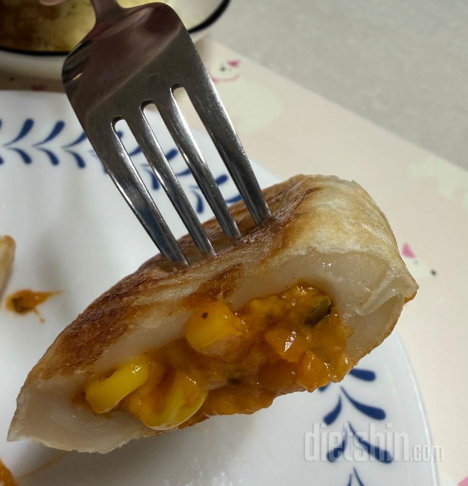 통모짜맛 치즈가 쭈~~욱 늘어 나는게