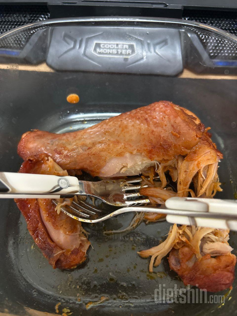 엄청 크고 맛있어요 
먹다가 이건 리