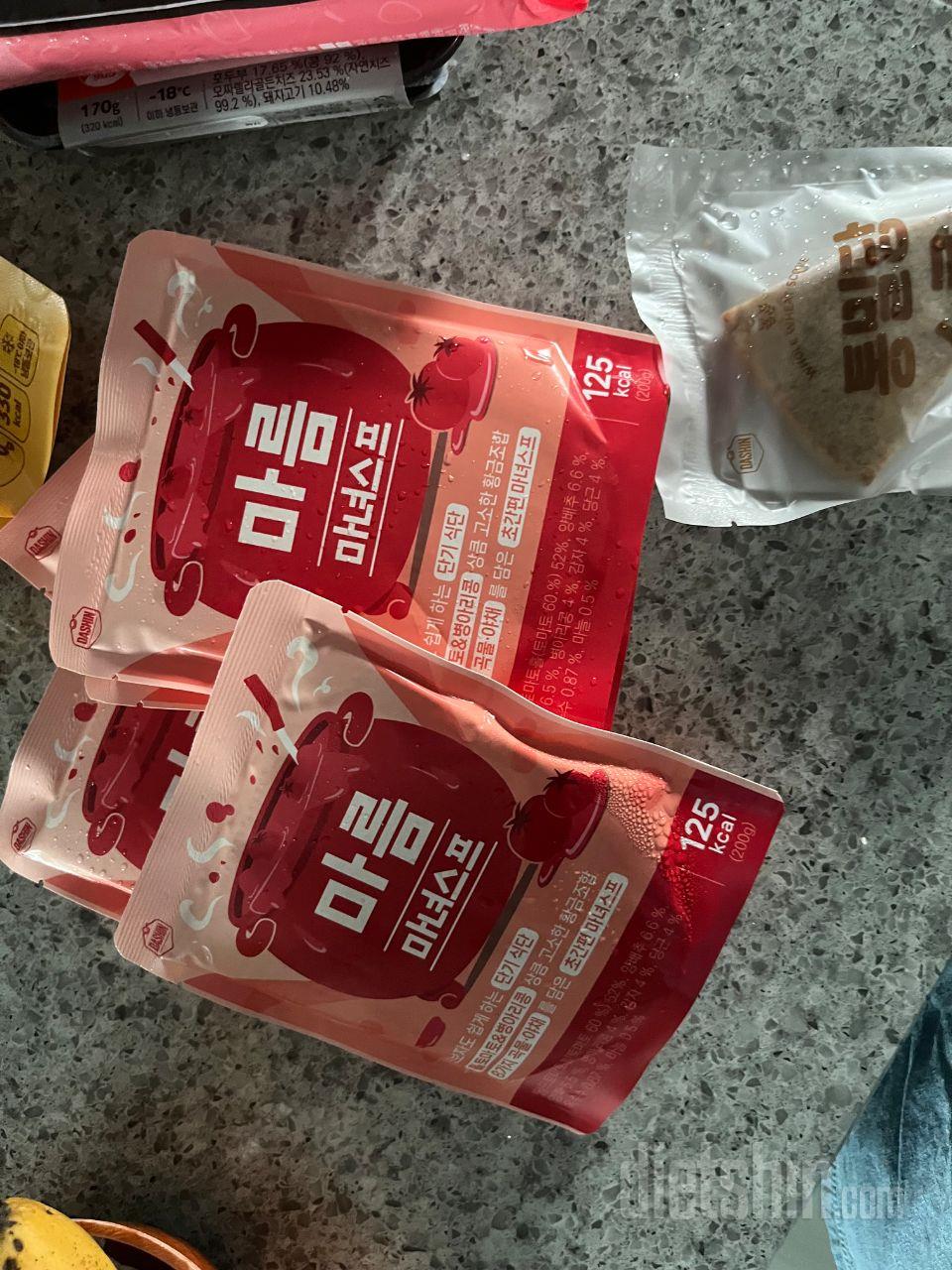 세일할 때 구매했어요. 맛있는데 양이