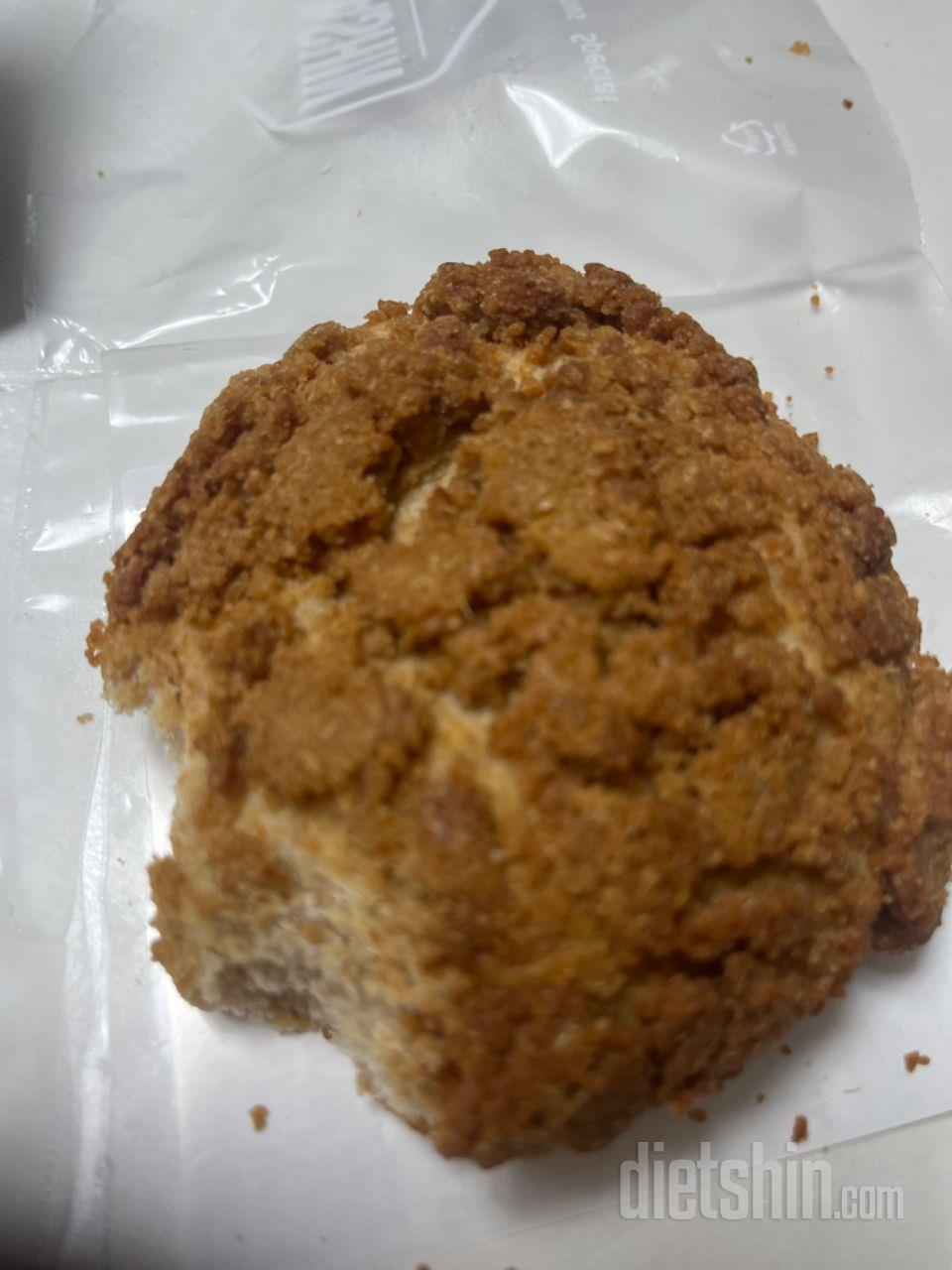 뭔가 단맛이 강하긴한데 그래도 소보로