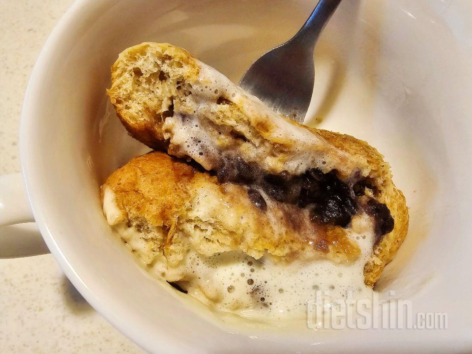 크림이 단팥과 어우러져서 입안에서 살