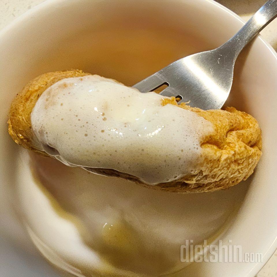 달콤한 크림과 단팥이 촉촉하게 어우러