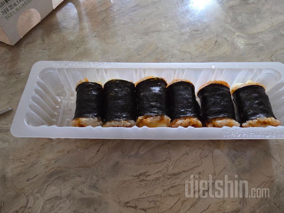김치치즈 꼬마김밥이 원래 6알인가요?