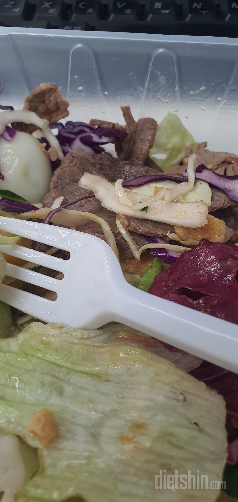 고기 너무 찔기고
야채? 메추리알?