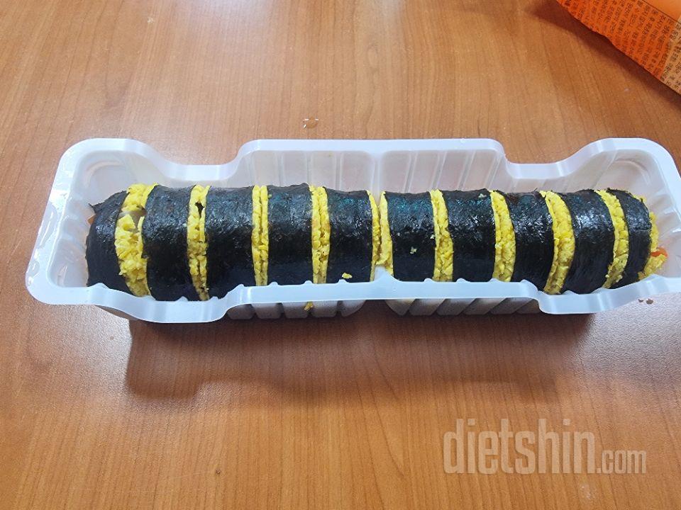밥 없는 지단김밥은 처음 먹어보네요.
