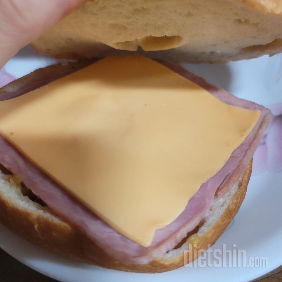 잠봉 베이글이 기대 이상으로 맛났어요