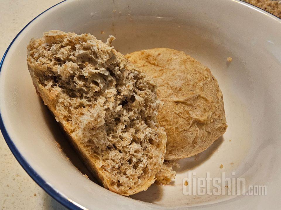 통밀당빵 넘 담백하고 고소해서 저두