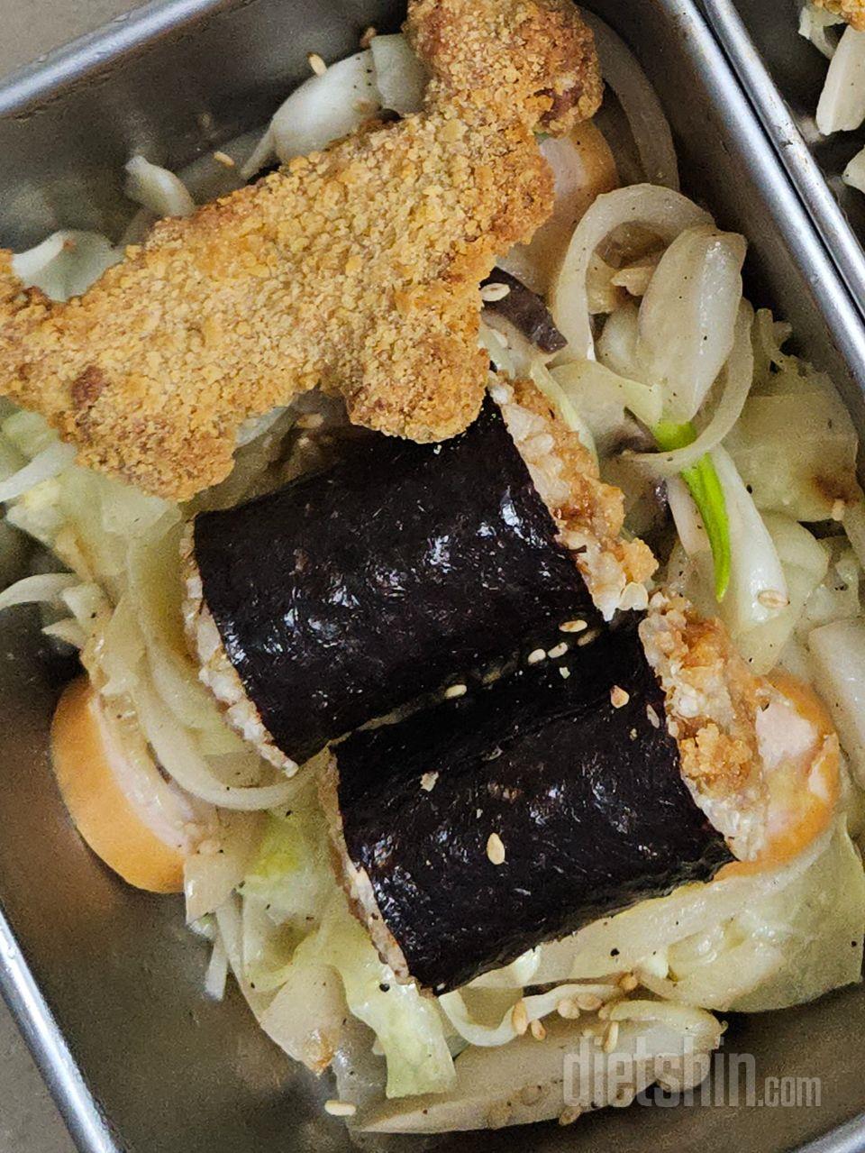 같이온 곤약김밥 꽤 맛있고 닭가슴살도