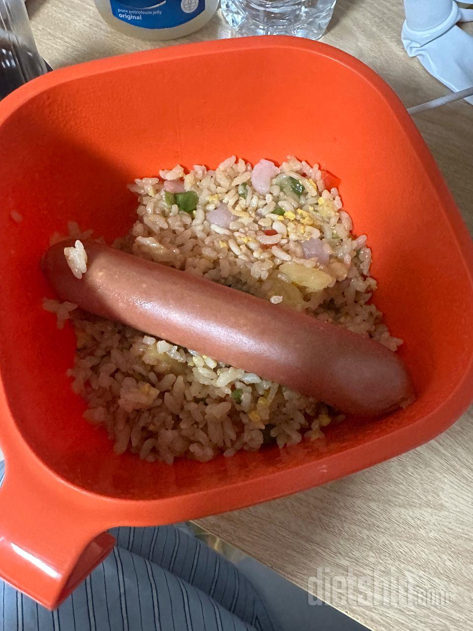 일반 볶음밥보다 양이 많아서 성인 남