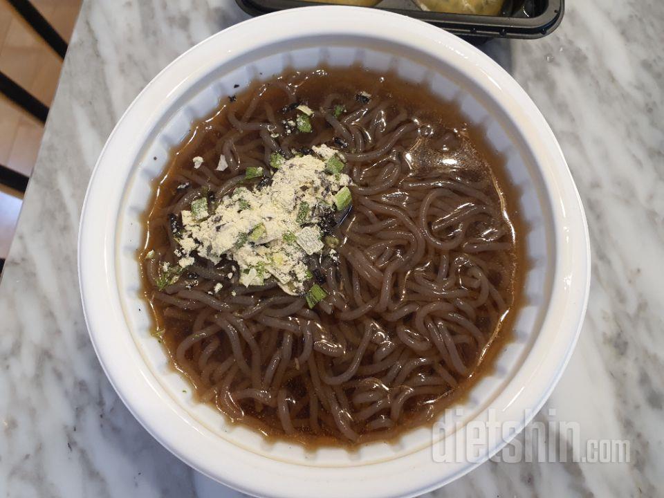 냉모밀먹었는데 맛있네요 육수가 진짜