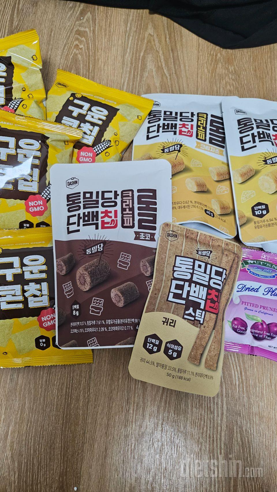 오늘배송받았습니다. 귀리칩하나먹었는데