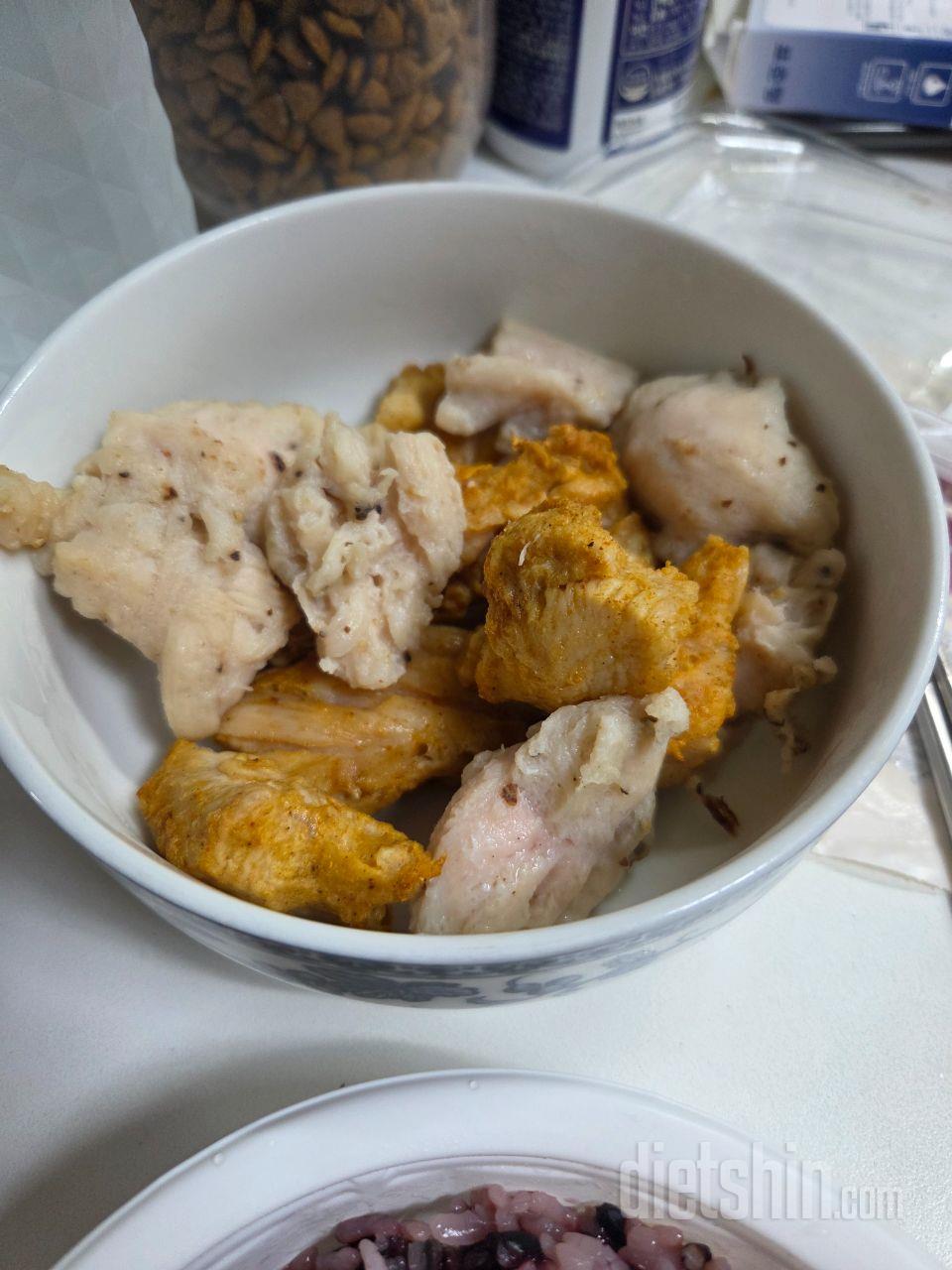 배송도 하루만에 왔고 닭가슴살이랑은