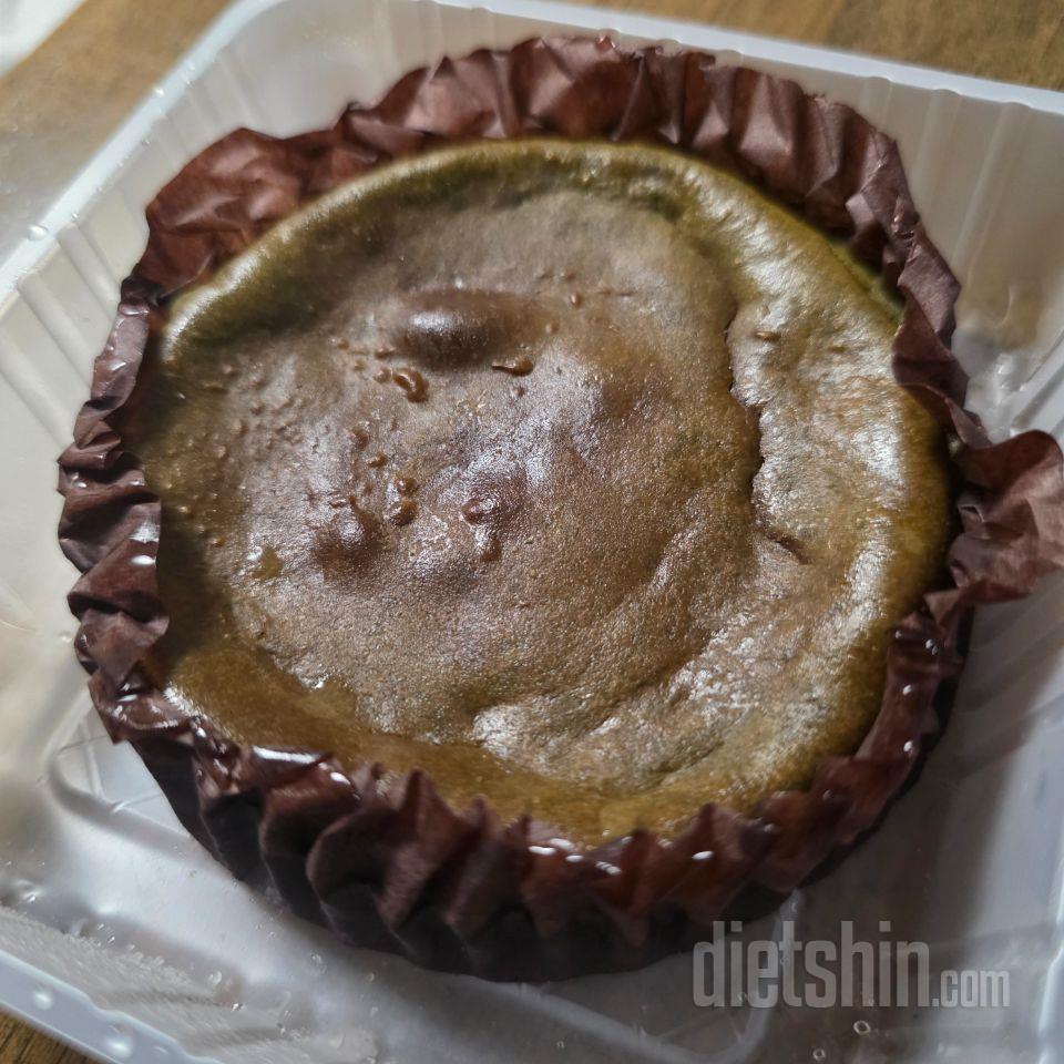 쌉싸름한 녹차 맛과 치즈의 은은한 부