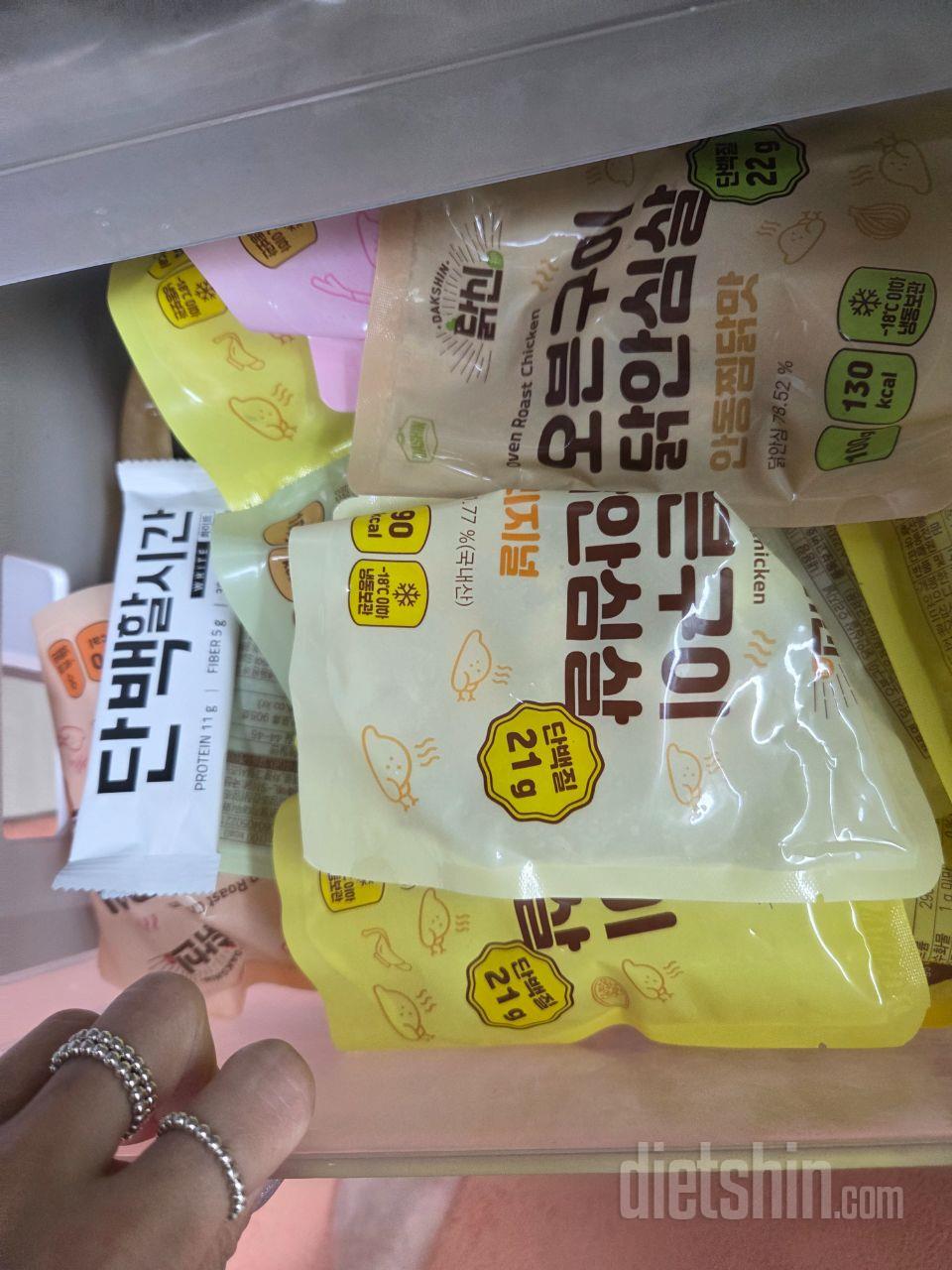 배송빠르고 포장꼼꼼하게왔어요
제품은