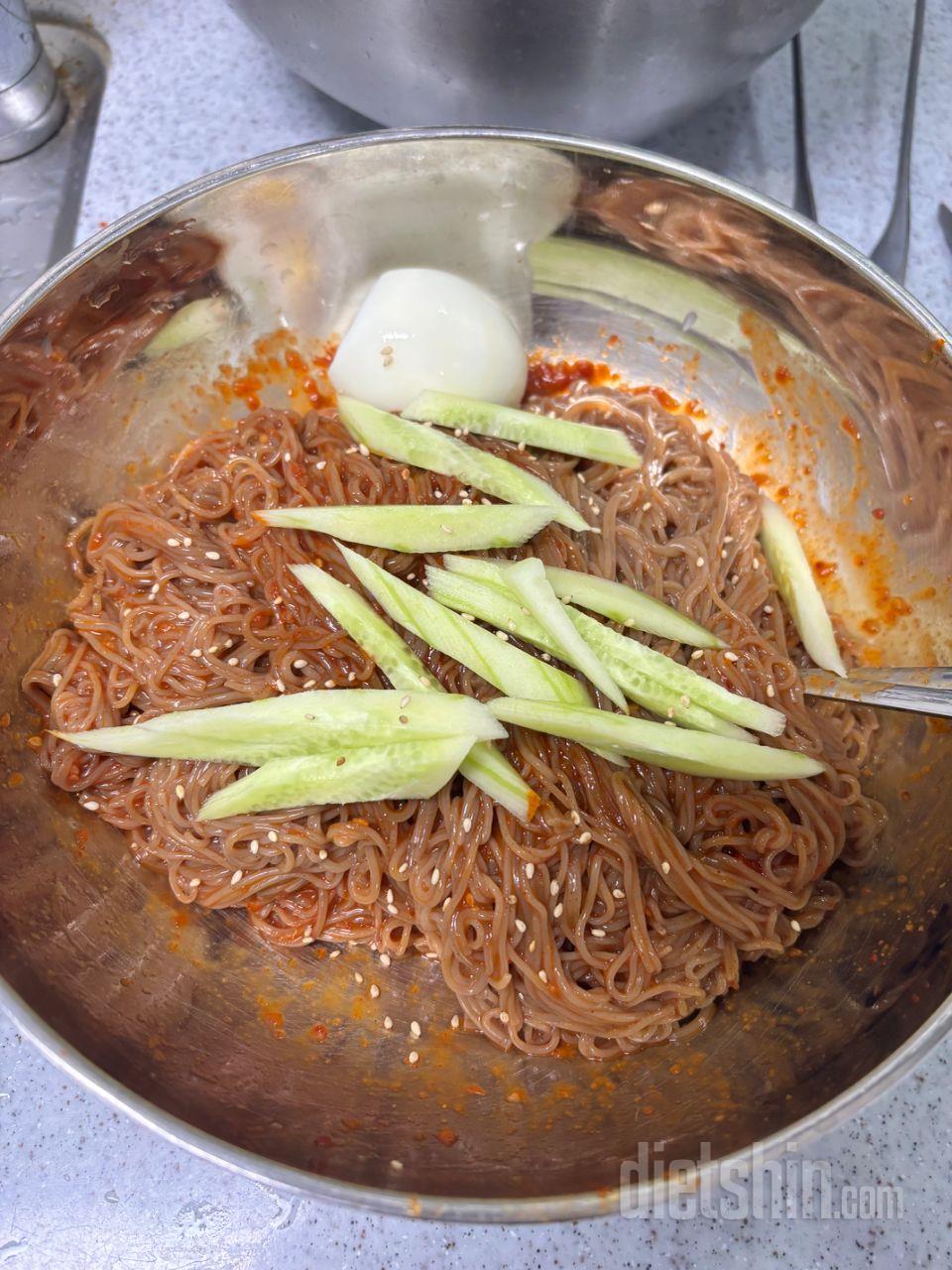 냉면을 너무 좋아해서 늘 사서 먹고