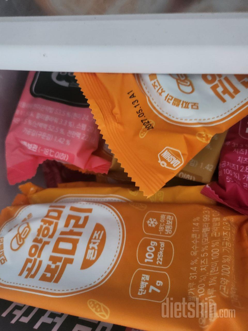 현미로 만들이 부담이 적고 맛은 덤이