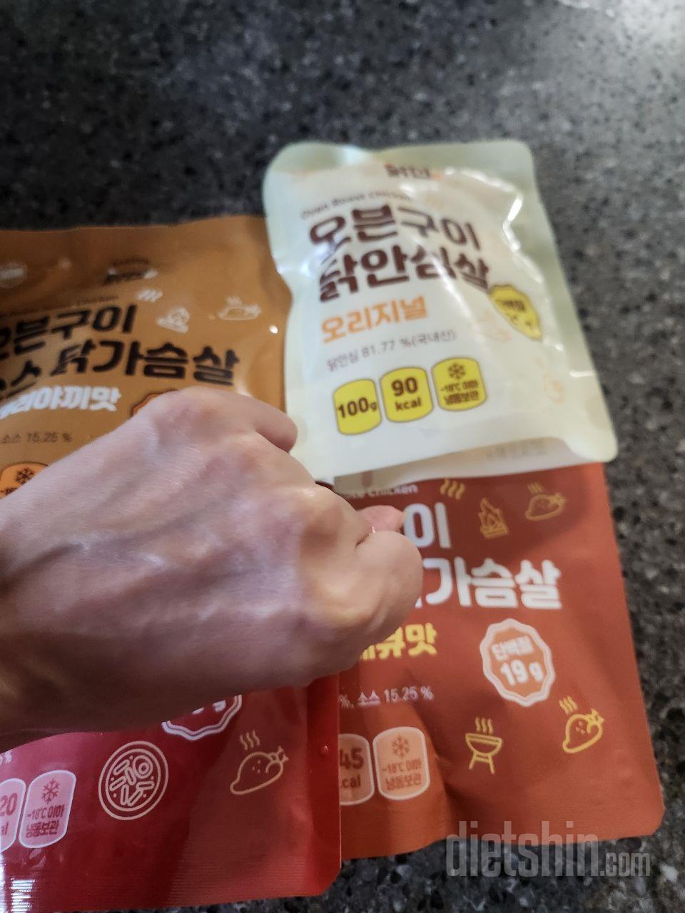 닭가슴살 여러 맛을 비롯해서
소시지
