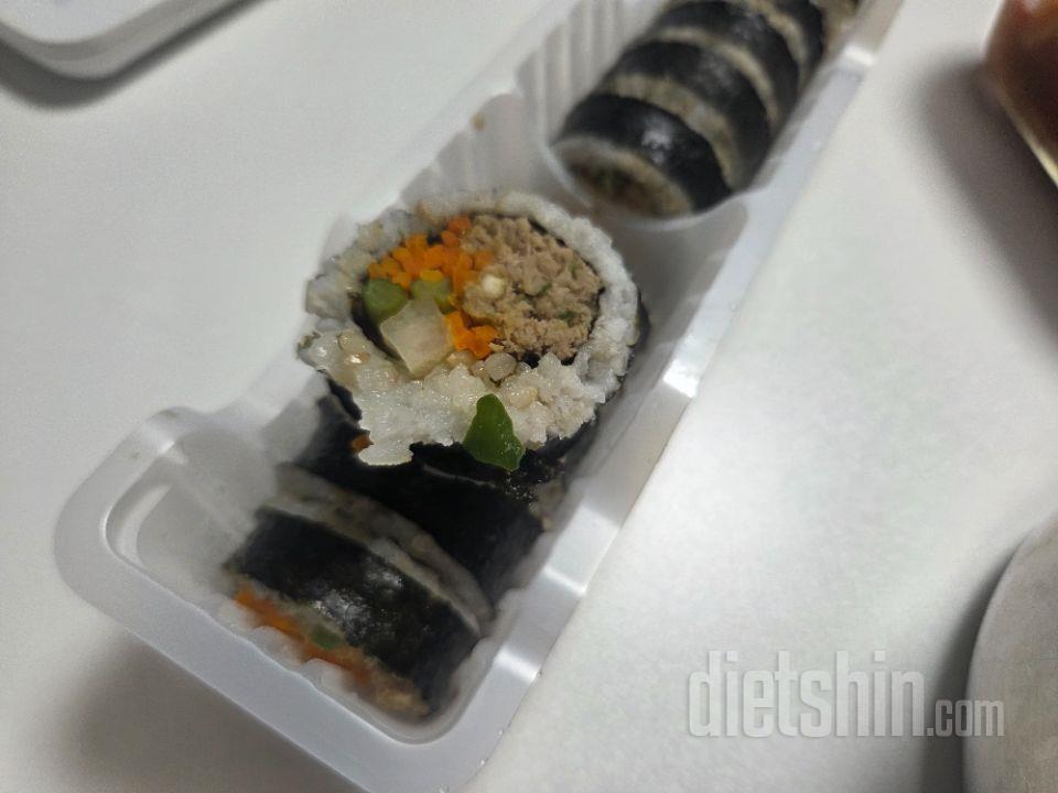 양이 생각보다 많네요 꼬마김밥만 먹다