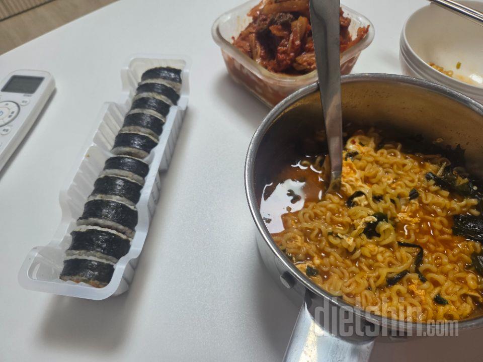 양이 생각보다 많네요 꼬마김밥만 먹다