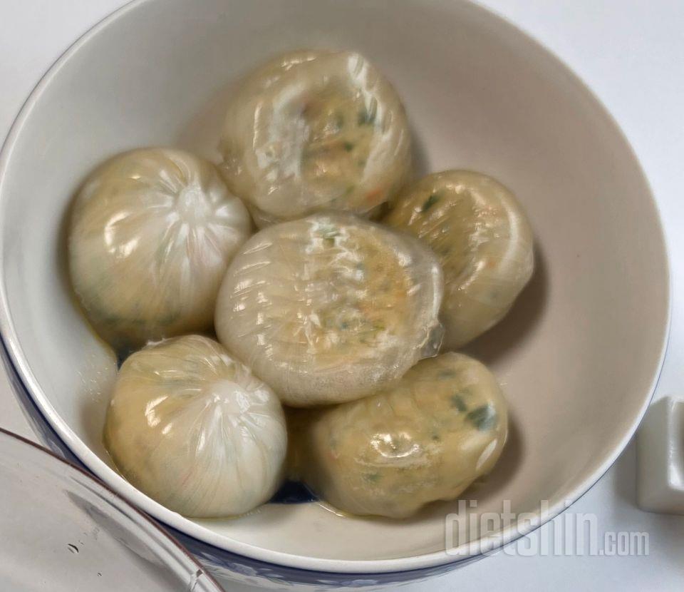 좀 슴슴한 맛이에요 닭가슴살에 피도얇