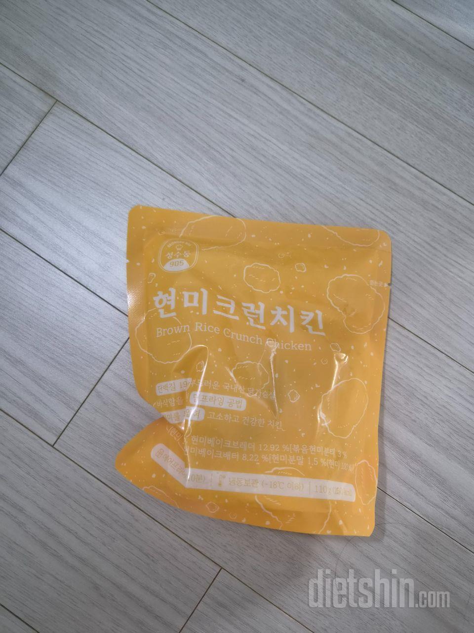 현미 크런치킨은 겉은 바삭하고 속은