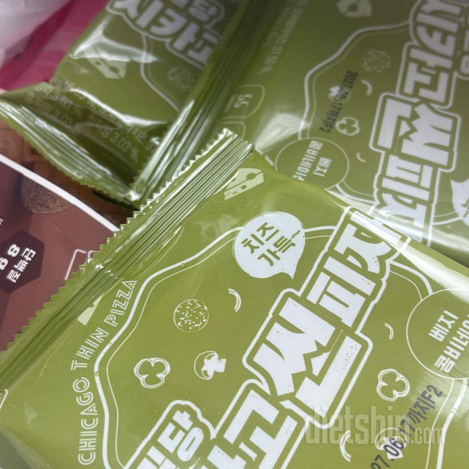 조금 비싼 피자지만 한조각만 딱 먹고