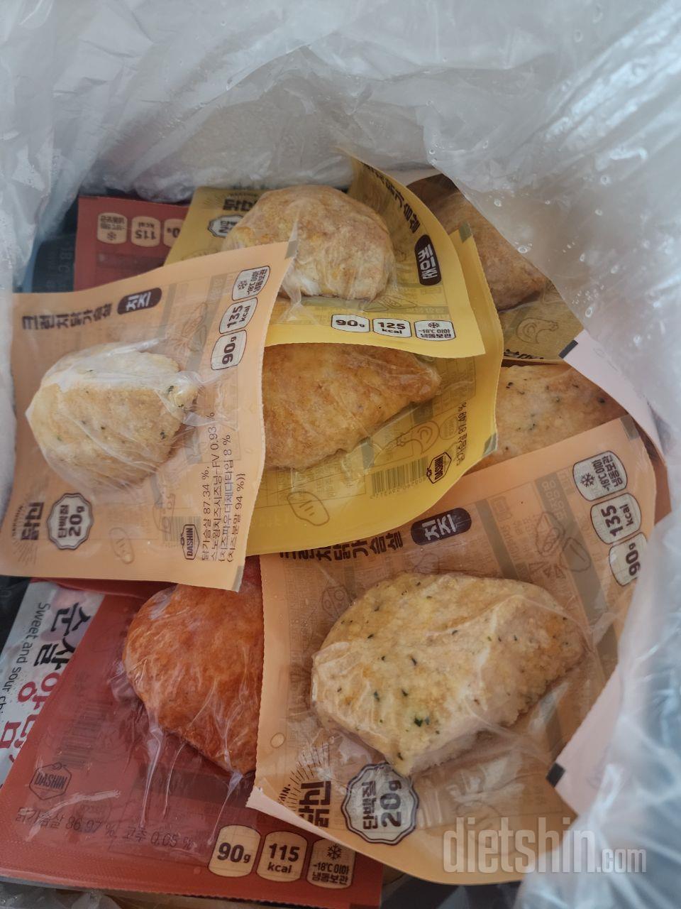 먼저 케이준맛이랑 치즈맛 먹어봤어요