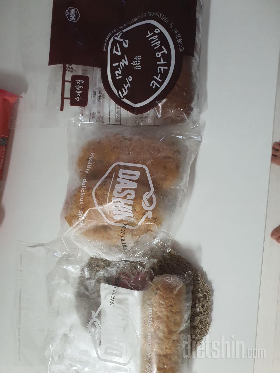 달지않고 씹는 맛의 통밀빵 재주문해서