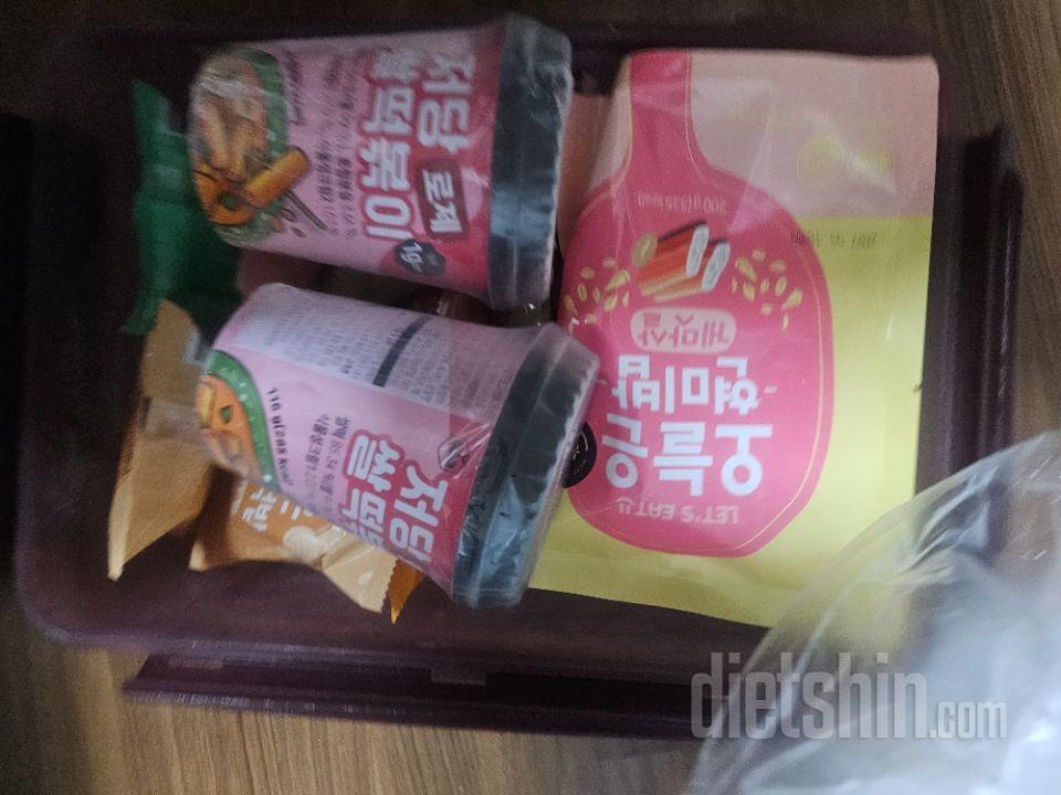 아직안먹구 쟁여뒀어요! 맛있겠어요 ㅋ