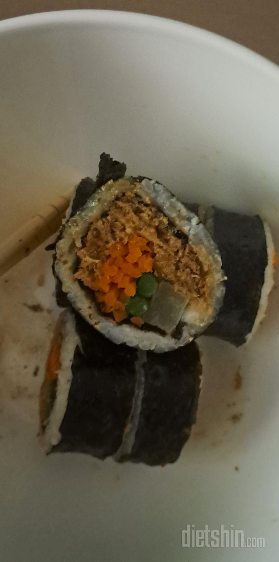 담백하고 맛있습니다. 생각보다 맛있어