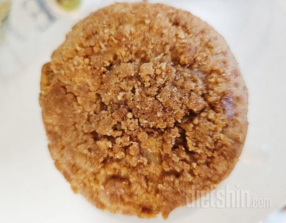 통밀로 만든 빵이라서 더 고소하고 맛