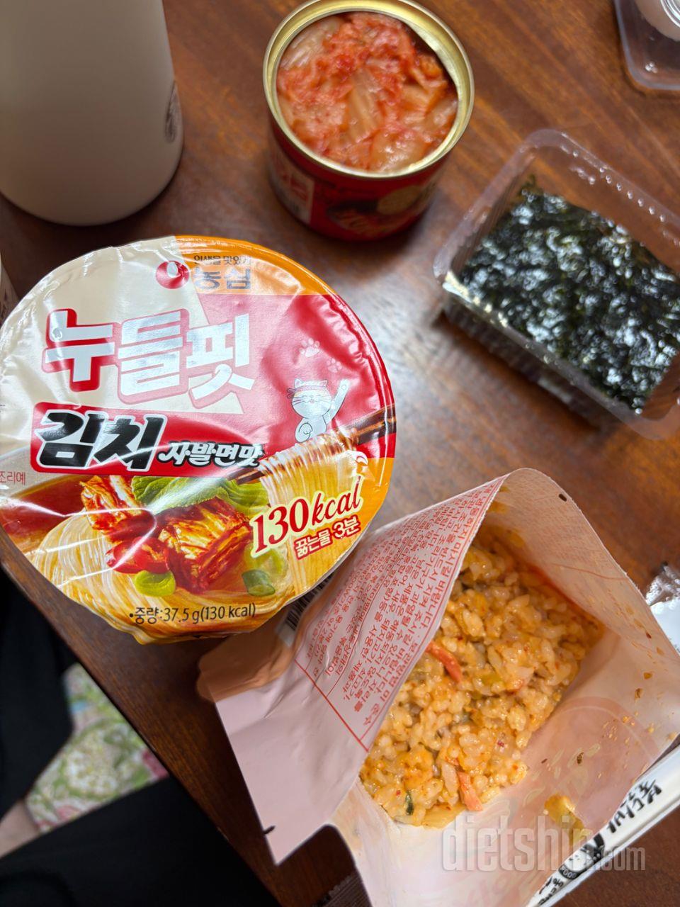간단하게 데워먹을수있어서 직장에서 점
