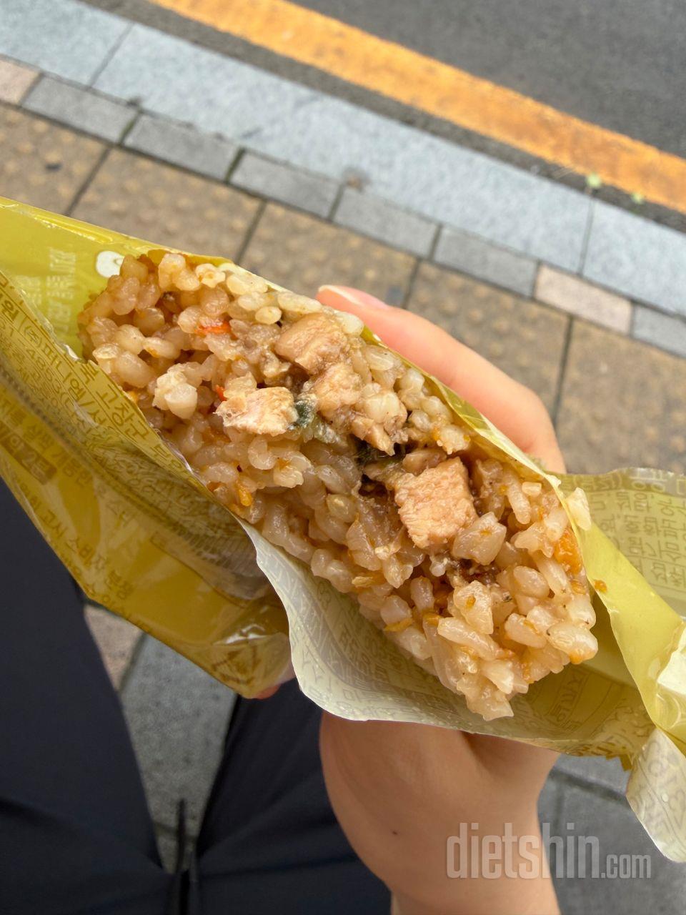 이동할 때 먹으려고 구매했는데, 약밥
