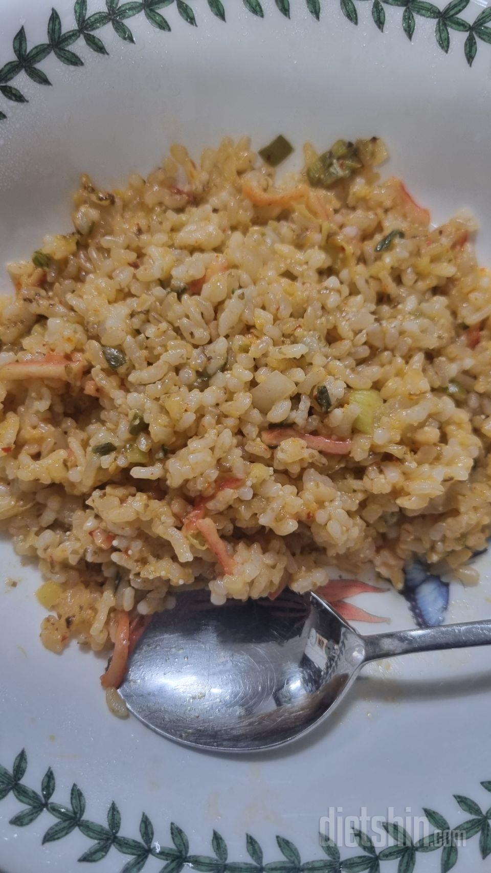 냉동볶음밥을 기대이상 으로 맛있어요
