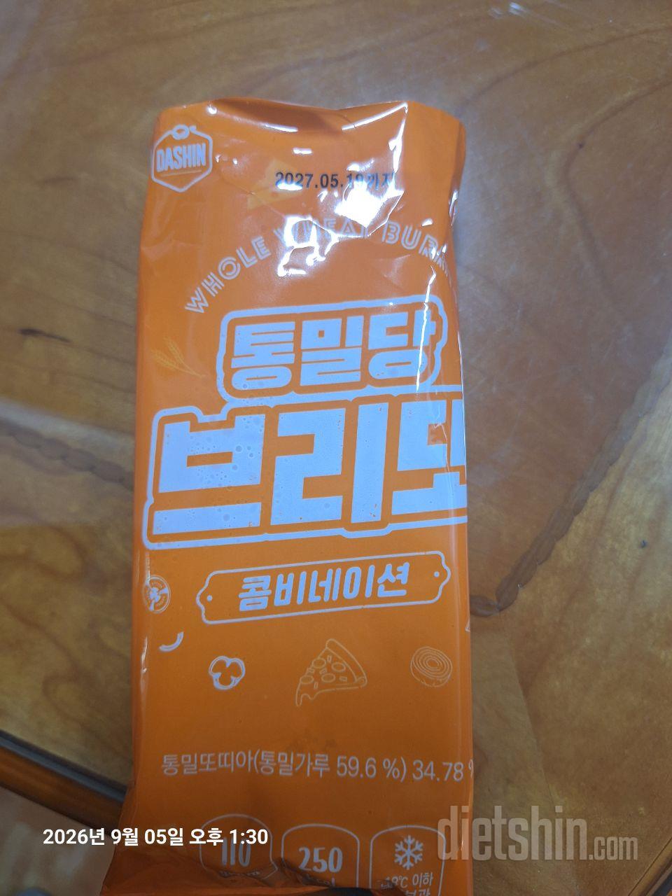치즈가 가득이고 맛있어요.