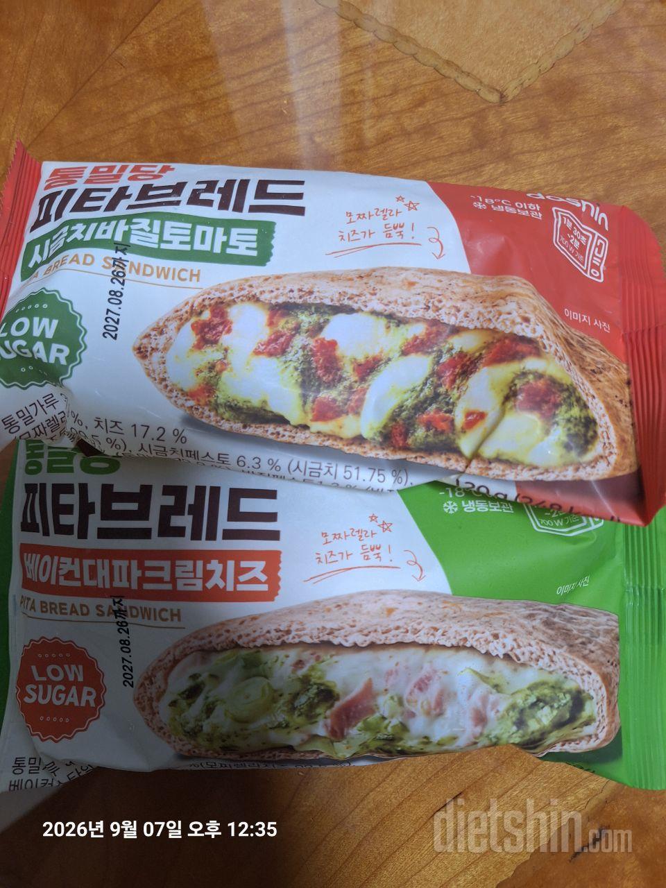 치즈가 흘러내릴 정도로 많고 맛있어요