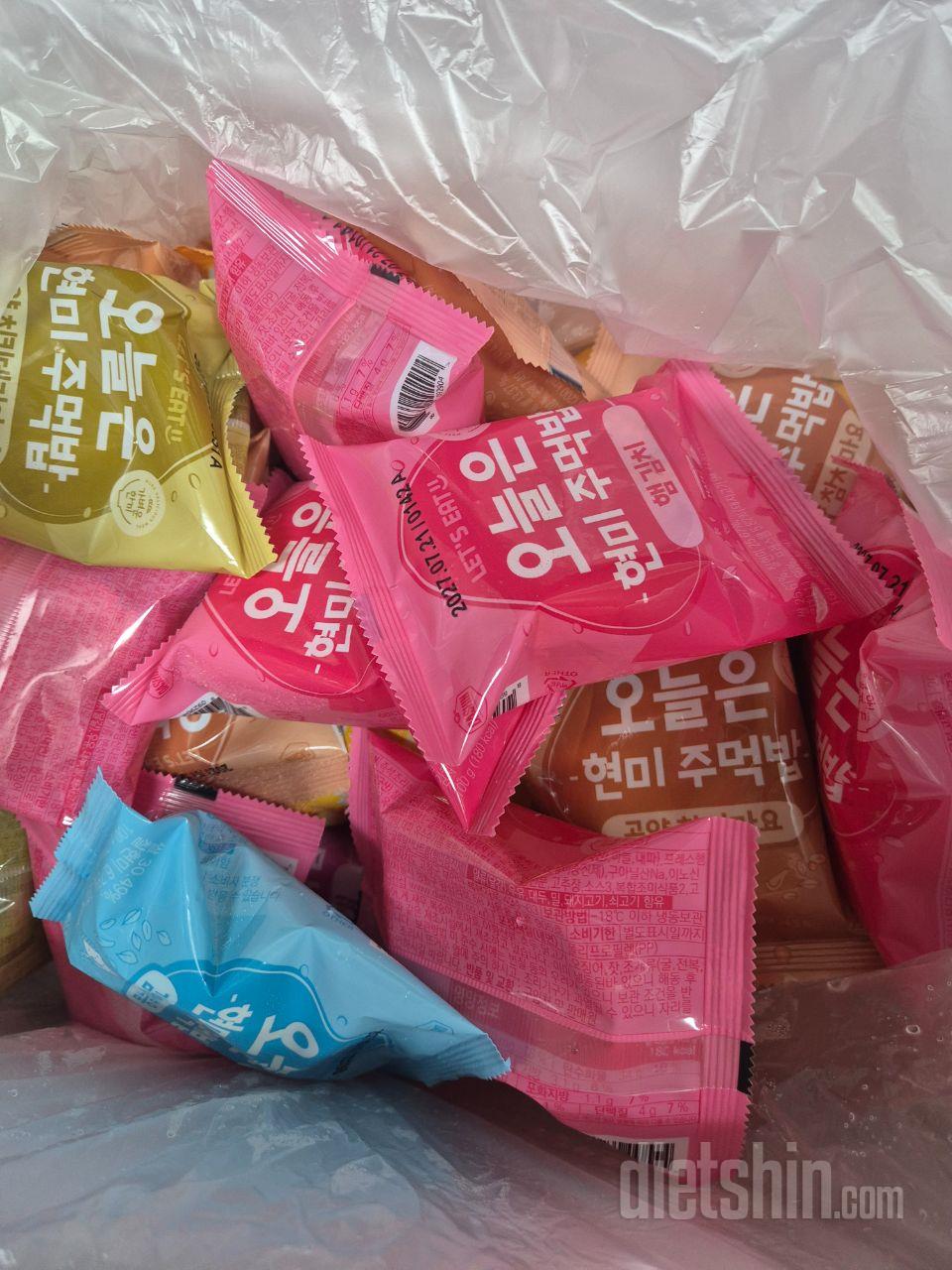 배송 빠르고 깔끔하게 왔어요.
아직