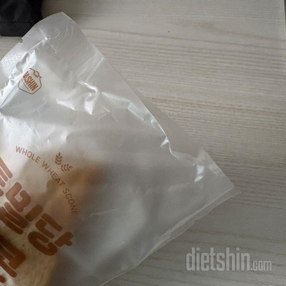 스콘 봉지가 제대로 밀봉되지 않고 왔