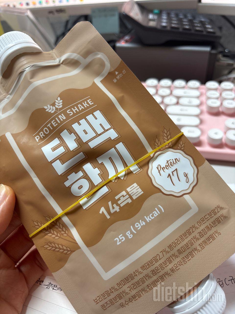 파우치형태로 되어있어서 간편하게 먹기