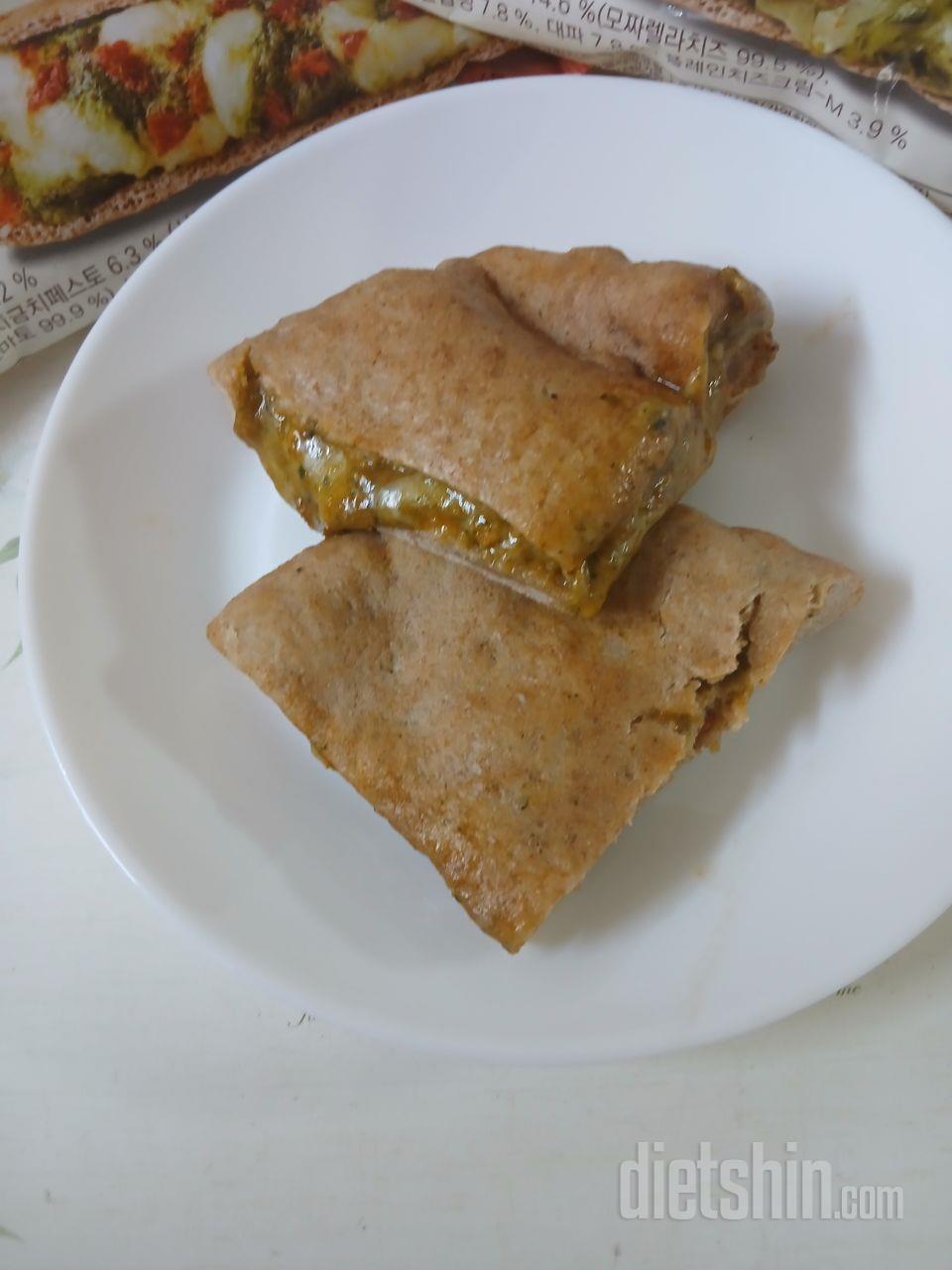 치즈 많이 들어가있고 맛있어요