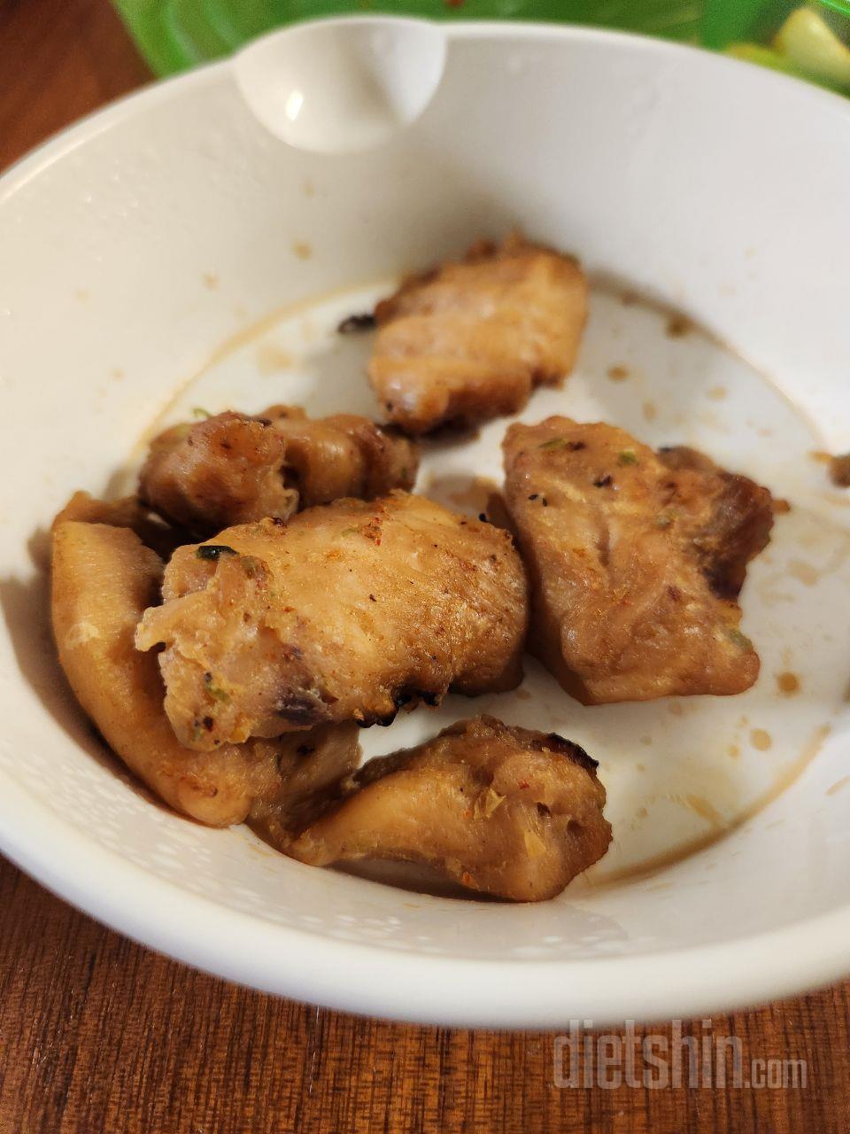 퍽퍽하지 않고 맛있어서 재구매하려구요