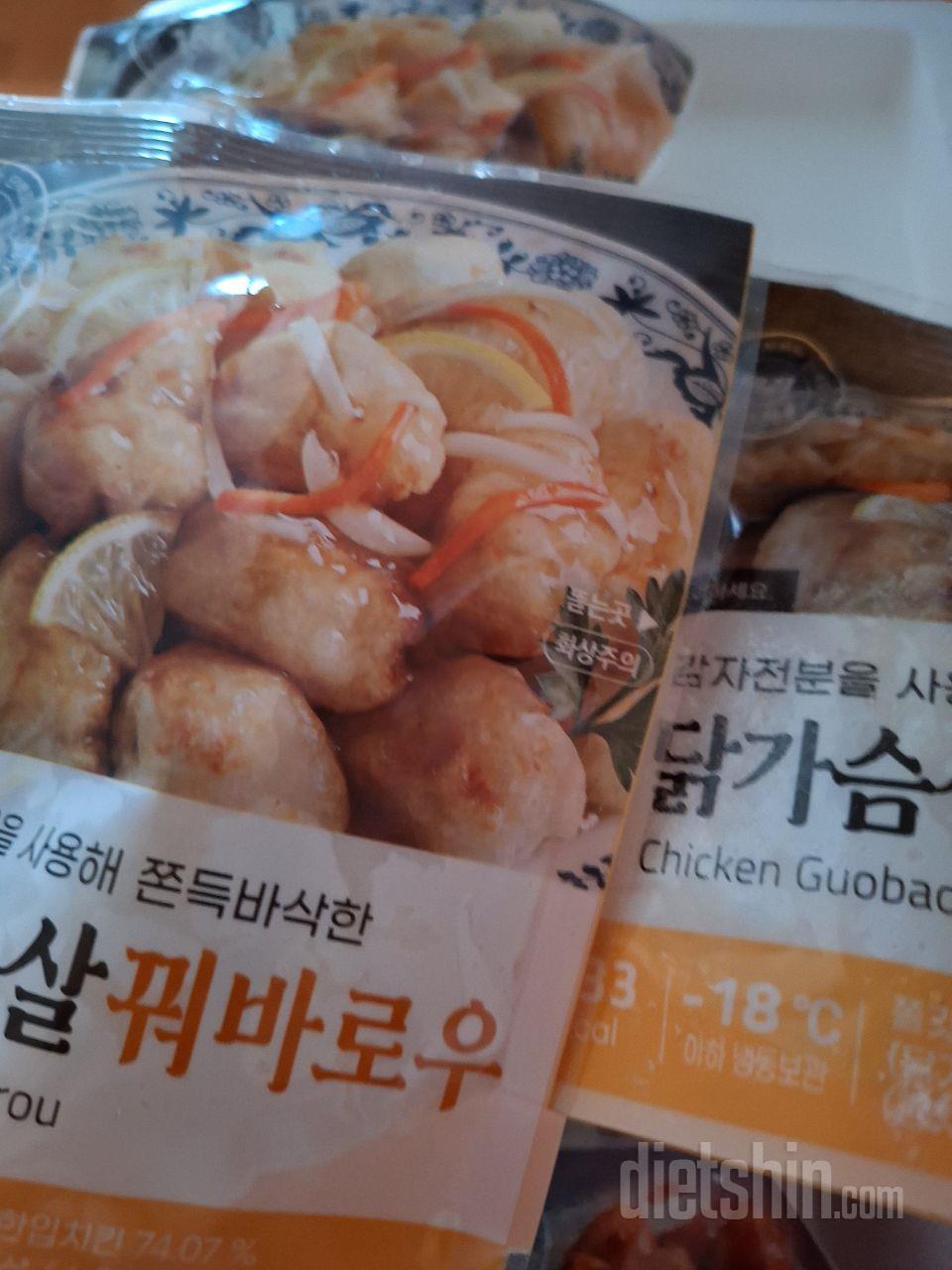 스티로폼이 깨졌었는지 재포장되서왔는데
