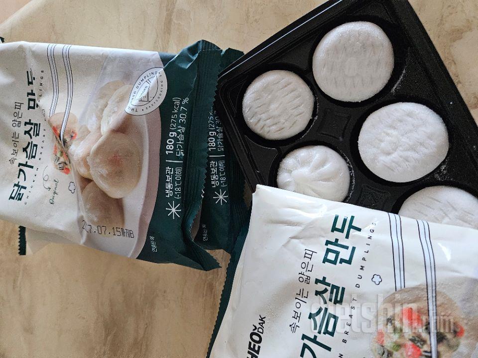 만두속이 알차게 들어있네요~~만두피는