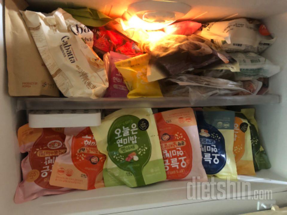 오자마자 주먹밥 한개 바로 먹어보는데