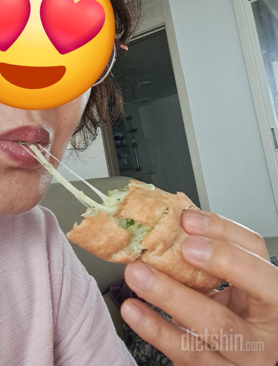 빵이 자극적이지 않고 단백하니 맛있어