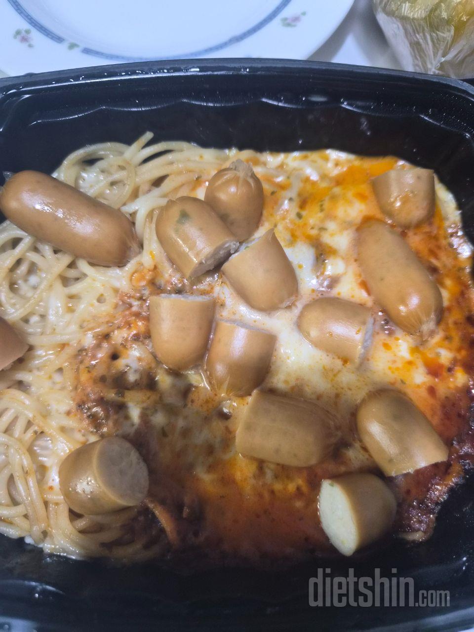 간편하게  치즈도 많고 소세지는 사은