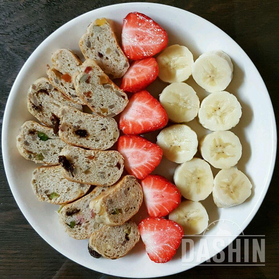 쵸다7탄.쉬는날 빵순이 식단🍞빵빵하게 통밀빵으로!!