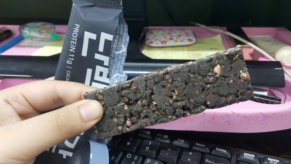 오자마자 한입!