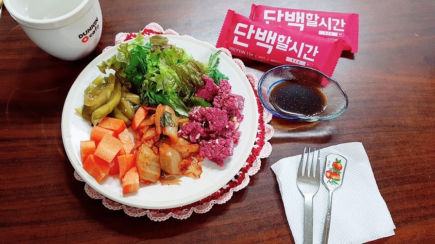 아침식단 사라다와 단백할시간 레드