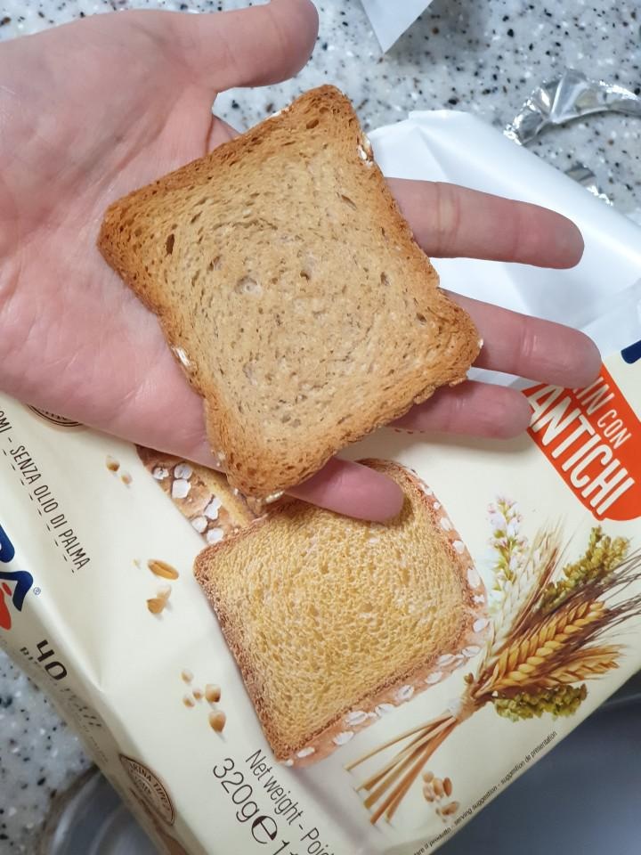 토스트 하나하나는 작은데 ㅎㅎ
전체박스?는 커서 좀 놀랬어용ㅎㅎㅎ